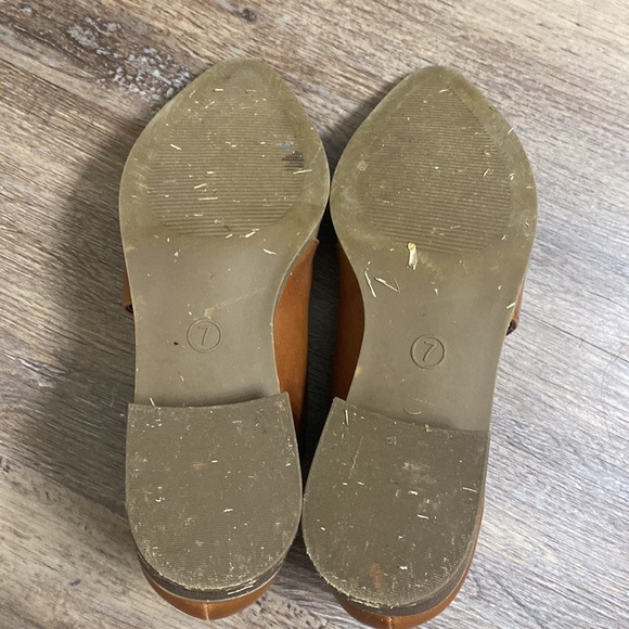 Brown flats 7 - Picture 7 of 8